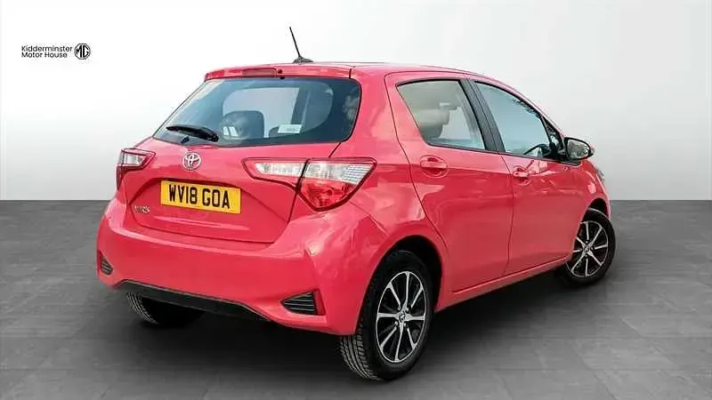 Używany Toyota Yaris 111 KM (81 kW) 2018 Czerwony Hatchback