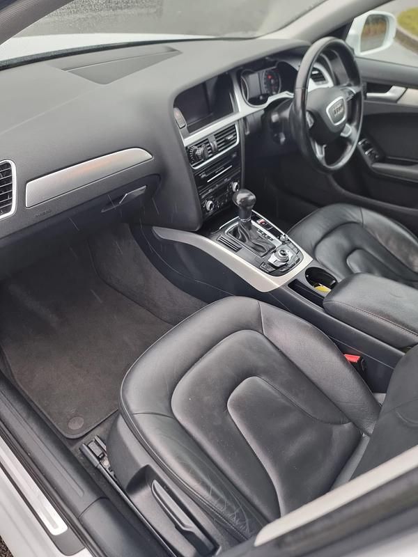 Used Audi A4 2015 White Estate