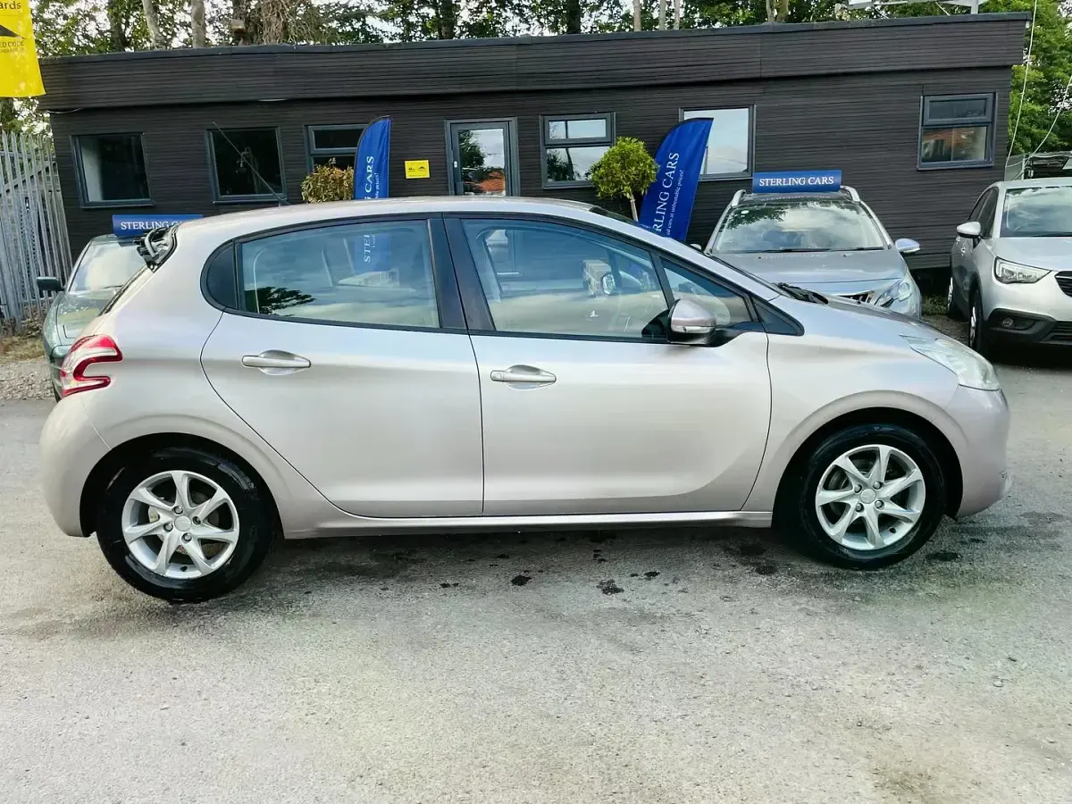 Used Peugeot 208 Active 68 HP (50 kW) 2012 Pink Hatchback