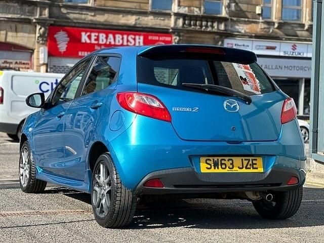 Begagnad Mazda 2 Edition 84 HK (61 kW) 2014 Blå Halvkombi