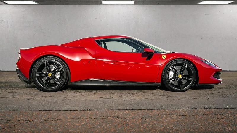 Begagnad Ferrari 296 830 HK (610 kW) 2022 Svart Sportkupé