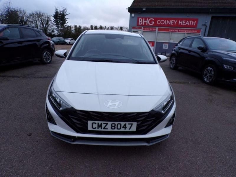 Used Hyundai i20 Ultimate 100 HP (73 kW) 2023 White Hatchback