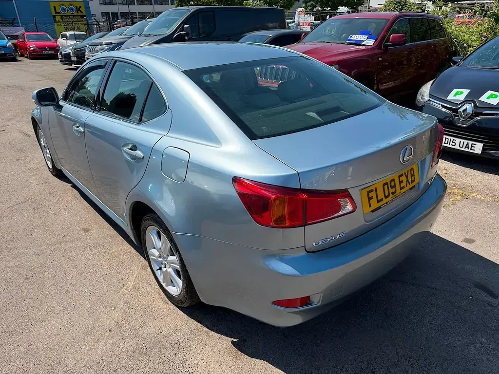 Used Lexus IS220d 174 HP (127 kW) 2009 Blue Sedan