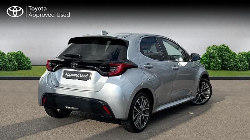 Used Toyota Yaris Hybrid 116 HP (85 kW) 2024 Silver metallic Hatchback