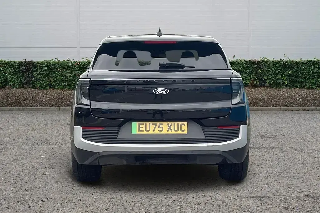 Usado Ford Explorer Premium 250 kW (340 CV) 2025 Negro SUV