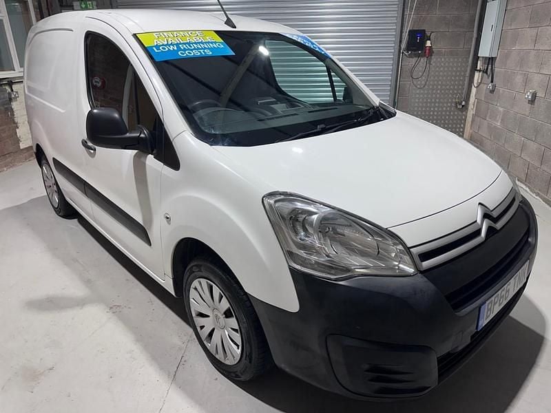 Used Citroën Berlingo 75 HP (55 kW) 2016 White MPV