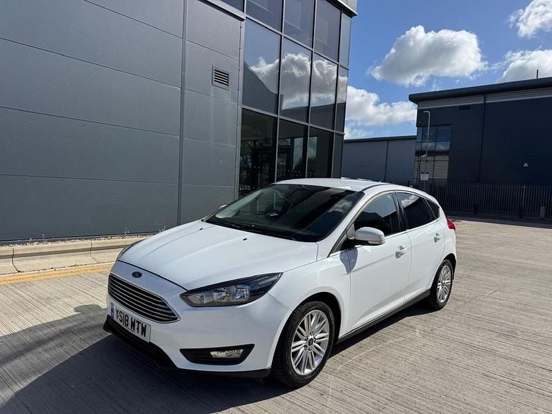 Used Ford Focus Zetec 125 HP (91 kW) 2018 White Hatchback