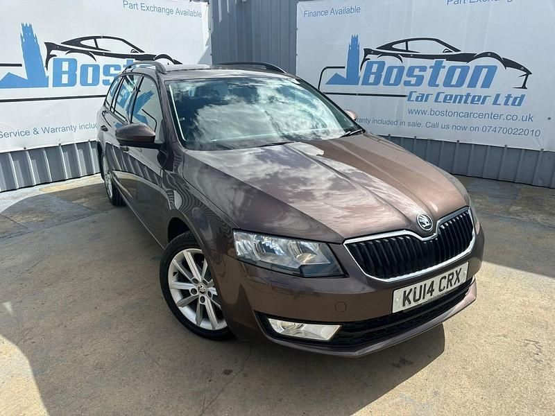 Used Skoda Octavia Elegance 2014 Brown Hatchback