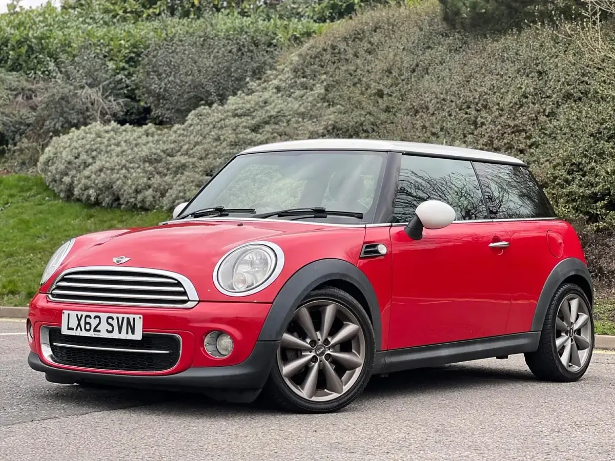 Begagnad Mini Cooper D Hatch 2012 Röd Halvkombi