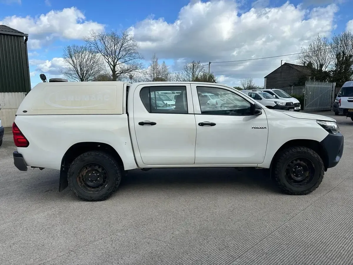 Käytetty Toyota HiLux Active 150 HP (110 kW) 2019 Valkoinen Nouto