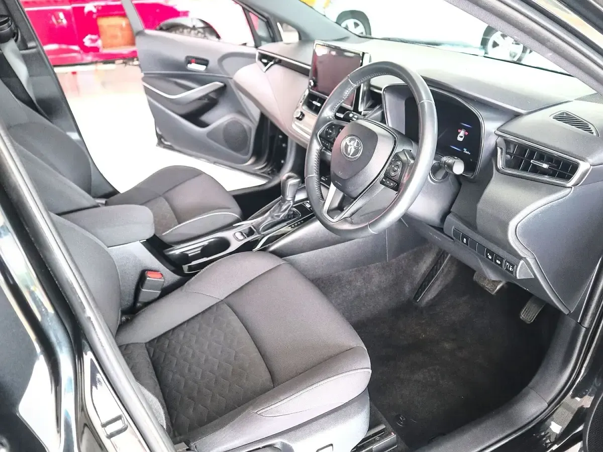 Used Toyota Corolla 120 HP (88 kW) 2022 Black Estate