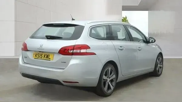 Używany Peugeot 308 Allure 2015 Srebrny Kombi