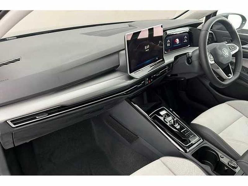 New VW Golf VIII 204 HP (150 kW) 2025