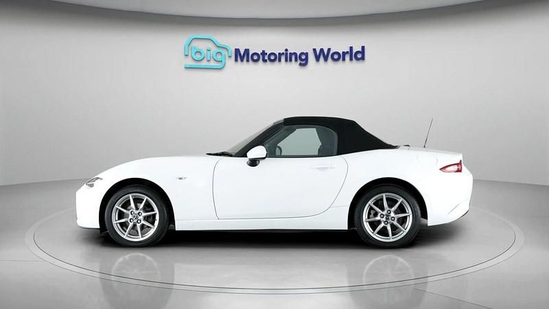 Used Mazda MX5 131 HP (96 kW) 2018 White Cabriolet