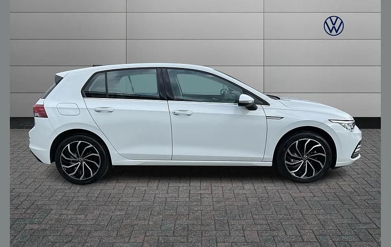 Used VW Golf VIII Style 147 HP (108 kW) 2023 White Hatchback