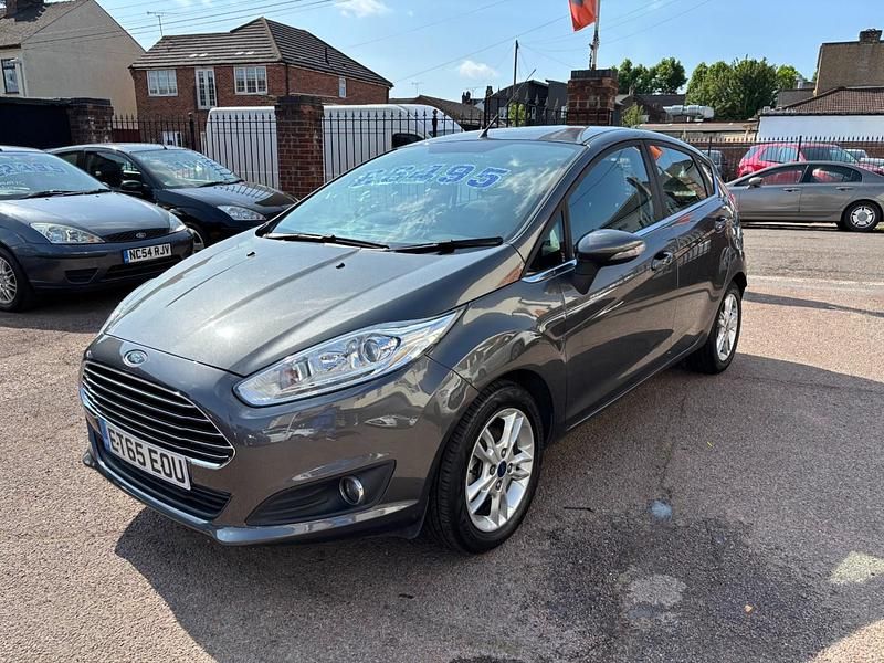 Grey Used 2016 Ford Fiesta Zetec Hatchback | £5,995 (Fair price) - Image 1/4