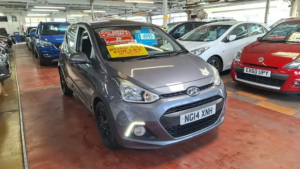 Gebraucht Hyundai i10 Premium 67 PS (49 kW) 2014 Grau Kleinwagen