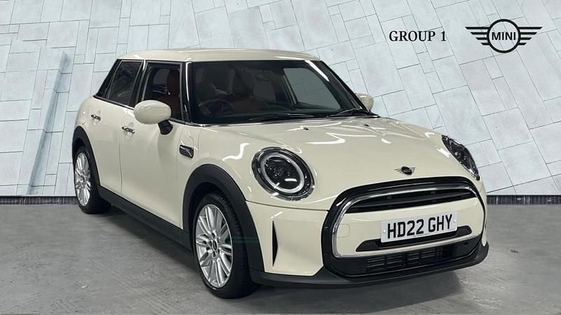 Used Mini Cooper Exclusive 136 HP (100 kW) 2022 White Hatchback