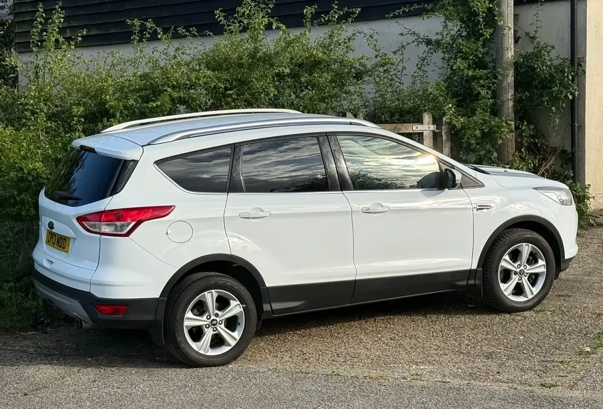 Used Ford Kuga Zetec 140 HP (102 kW) 2013 White SUV