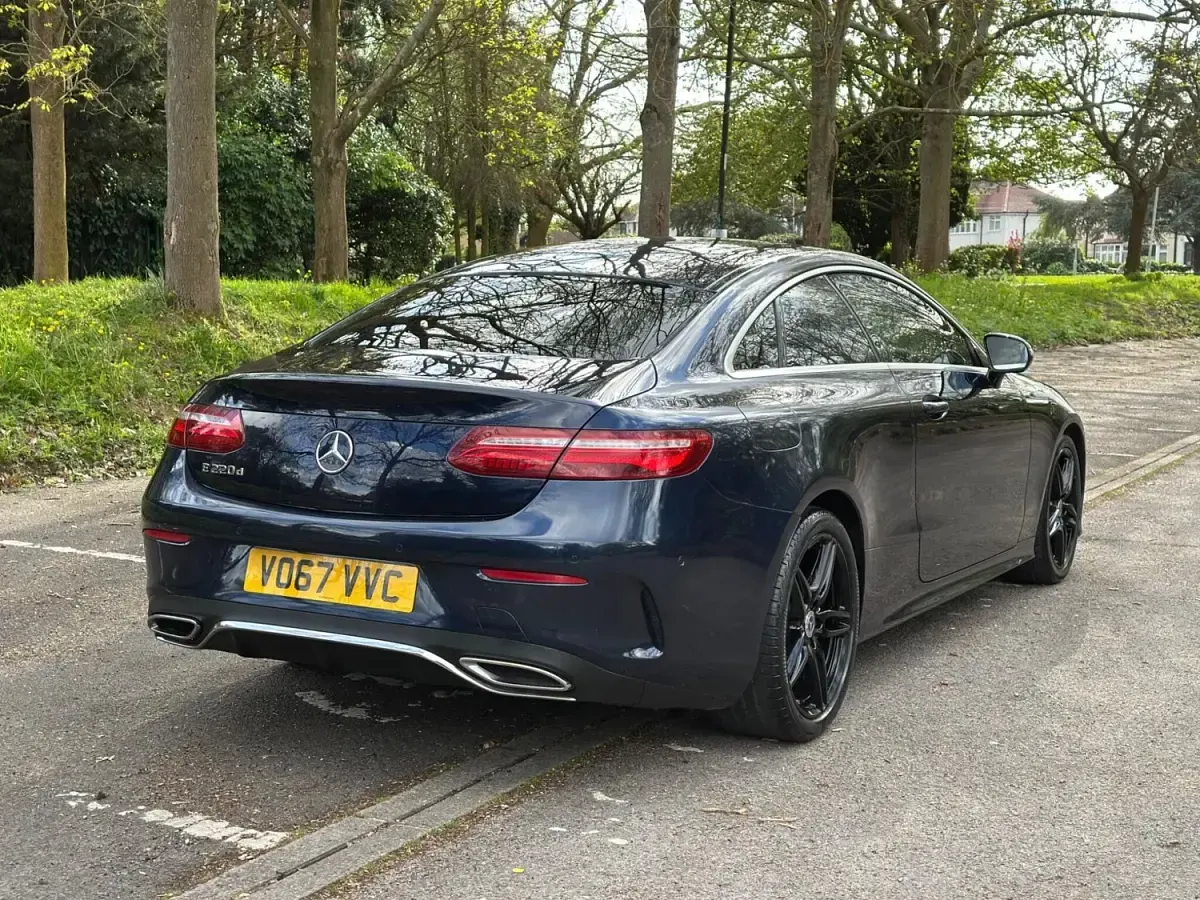 Gebraucht Mercedes E220 AMG line 2017 Blau Coupé
