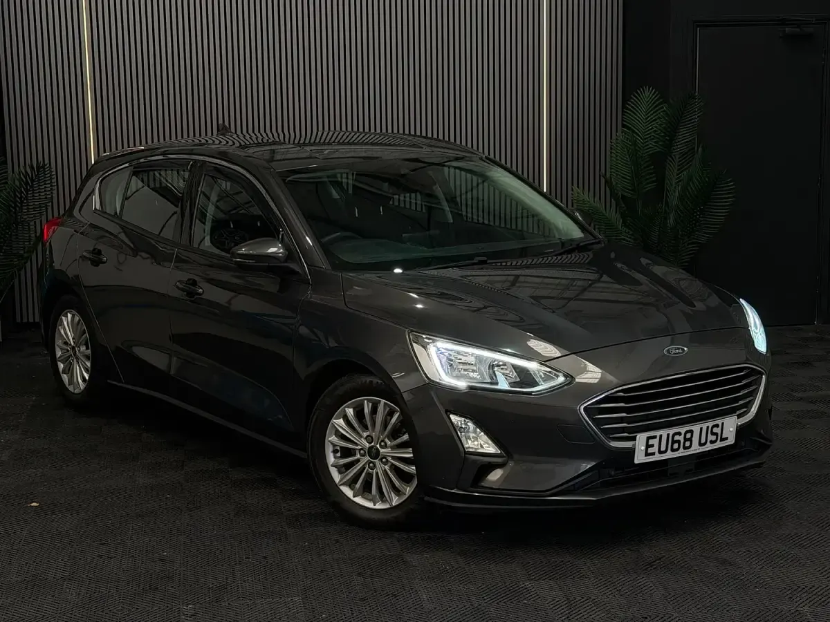 Used Ford Focus Titanium 125 HP (91 kW) 2018 Grey Hatchback