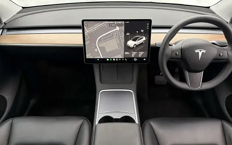 Used Tesla Model Y Standard Range 219 kW (299 HP) 2024 White SUV