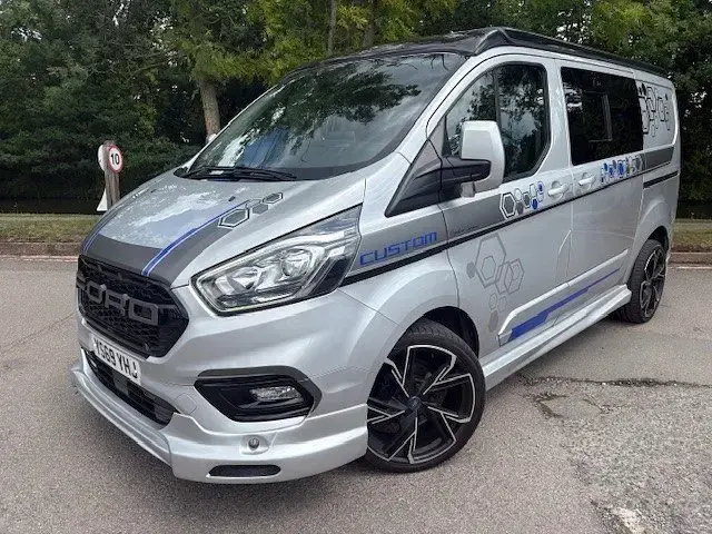Begagnad Ford Transit Custom Limited 130 HK (95 kW) 2019 Silver Minibuss