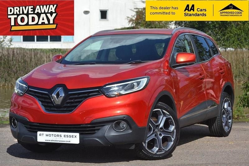Red Used 2018 Renault Kadjar Dynamique SUV | £6,725 (Fair price) - Image 1/4