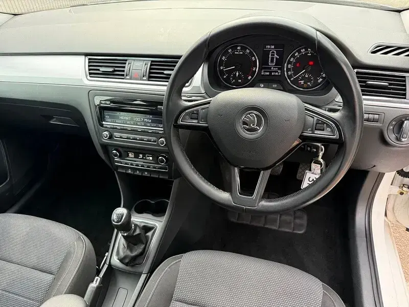 Used Skoda Rapid Elegance 105 HP (77 kW) 2014 White Hatchback