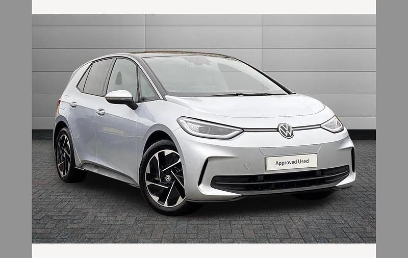 Scale silver with solid black roof Used 2025 VW ID.3 Pro Hatchback | £27,295 - Image 1/3