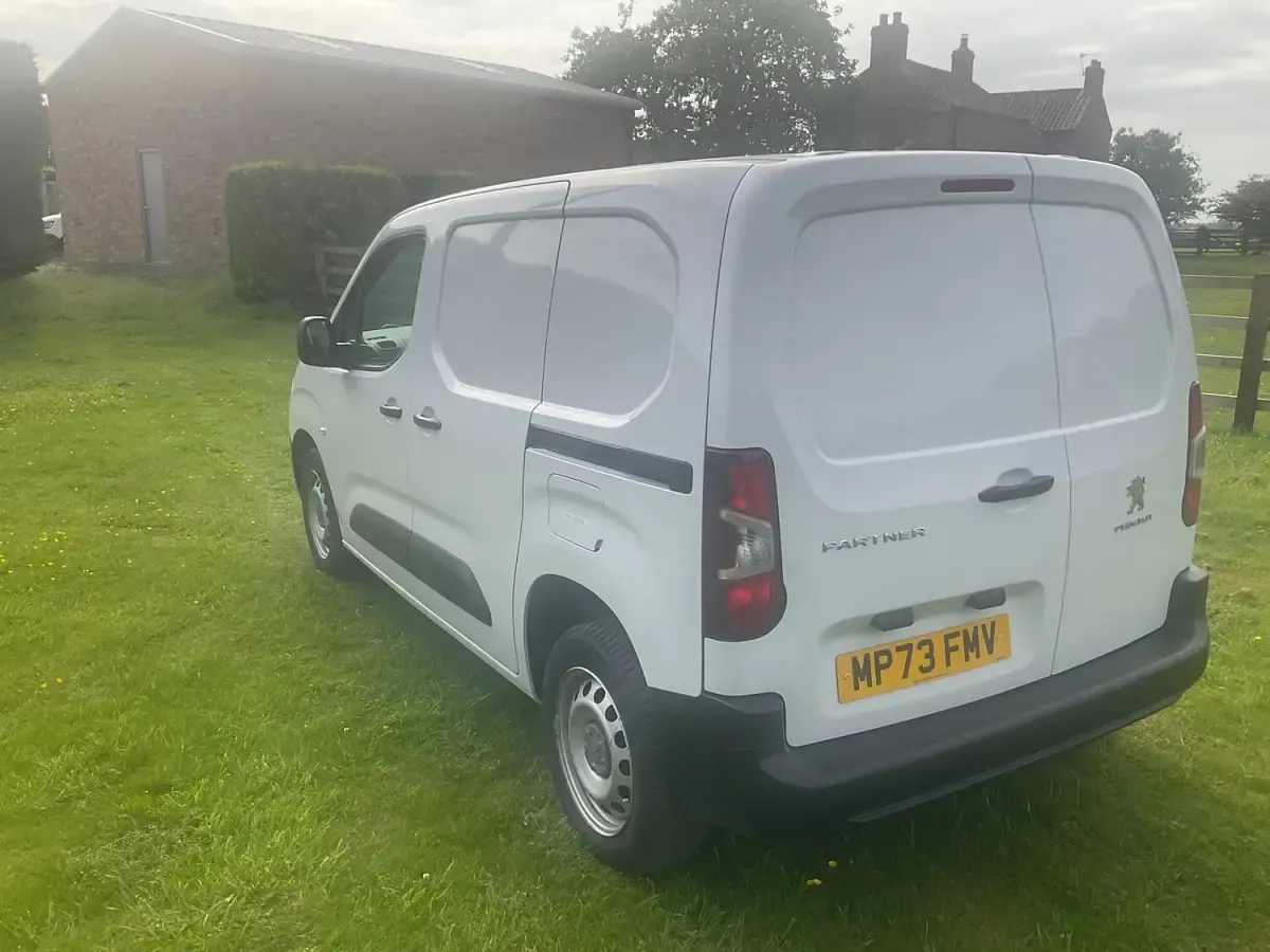 Used Peugeot Partner Premium 131 HP (96 kW) 2024 White MPV