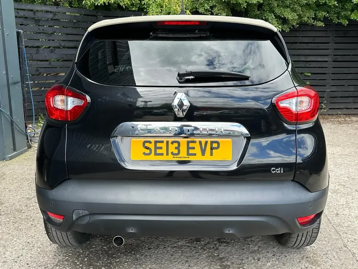 Used Renault Captur Dynamique 90 HP (66 kW) 2013 Black/cream SUV