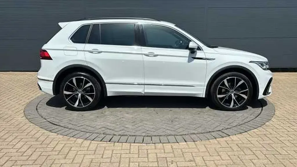 Used VW Tiguan R-line 150 HP (110 kW) 2024 White SUV