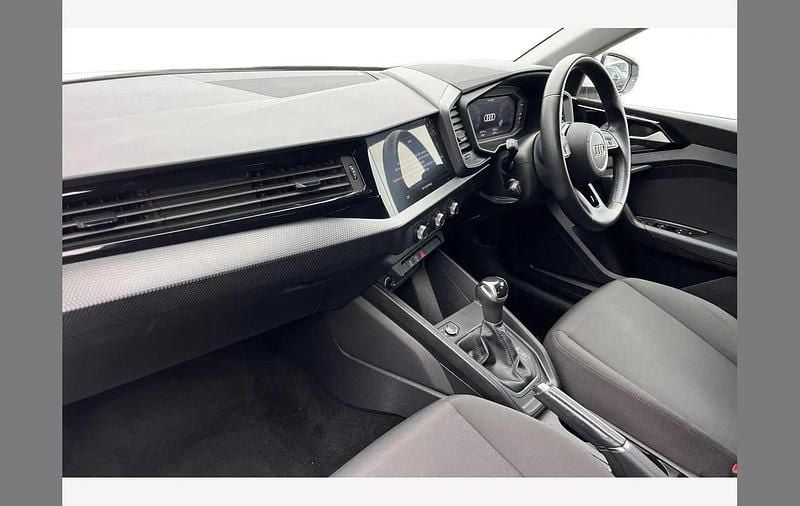 Used Audi A1 Design 110 HP (80 kW) 2023 White SUV