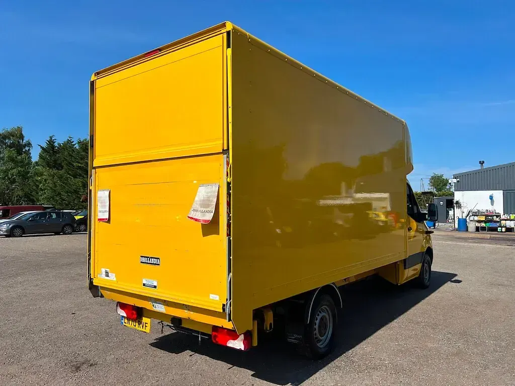 Used Mercedes Sprinter Progressive 140 HP (102 kW) 2020 Yellow Van