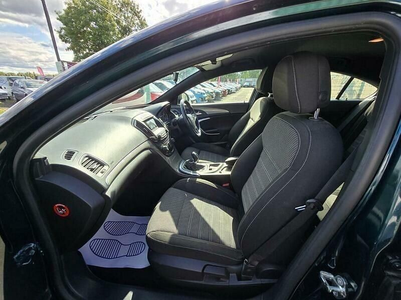 Second-hand Vauxhall Insignia Edition 130 CP (95 kW) 2014 Verde Hatchback