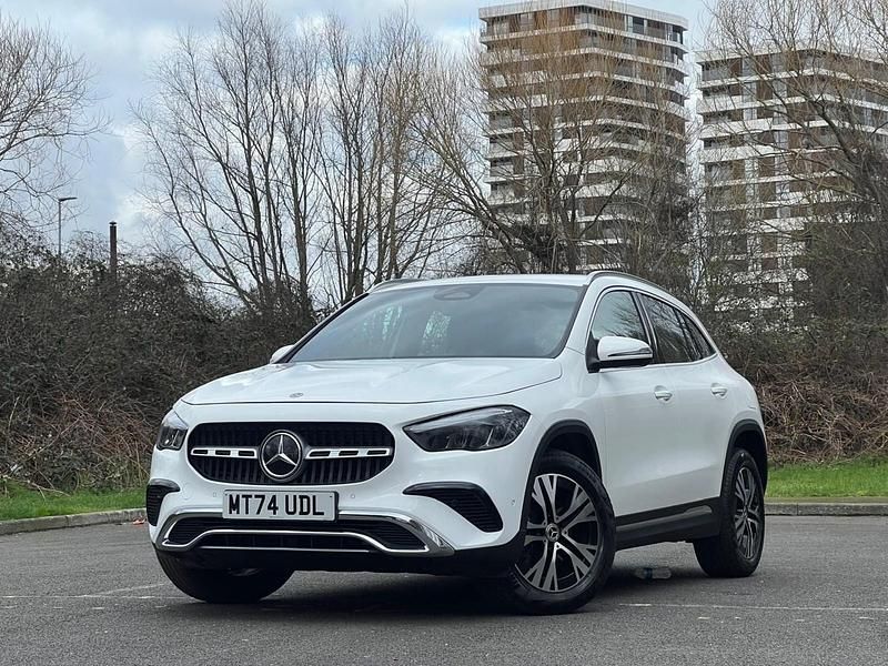 Used Mercedes GLA200 Executive 163 HP (119 kW) 2024 White SUV