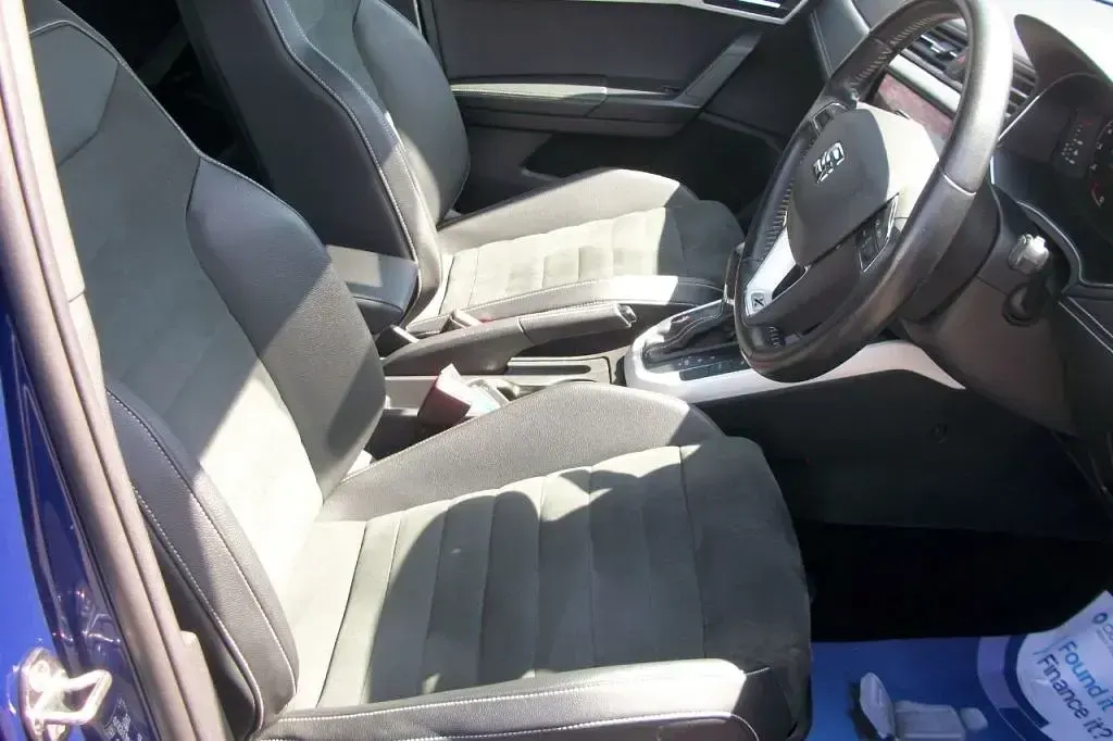 Usado Seat Arona XCELLENCE Lux 115 CV (84 kW) 2020 Azul SUV