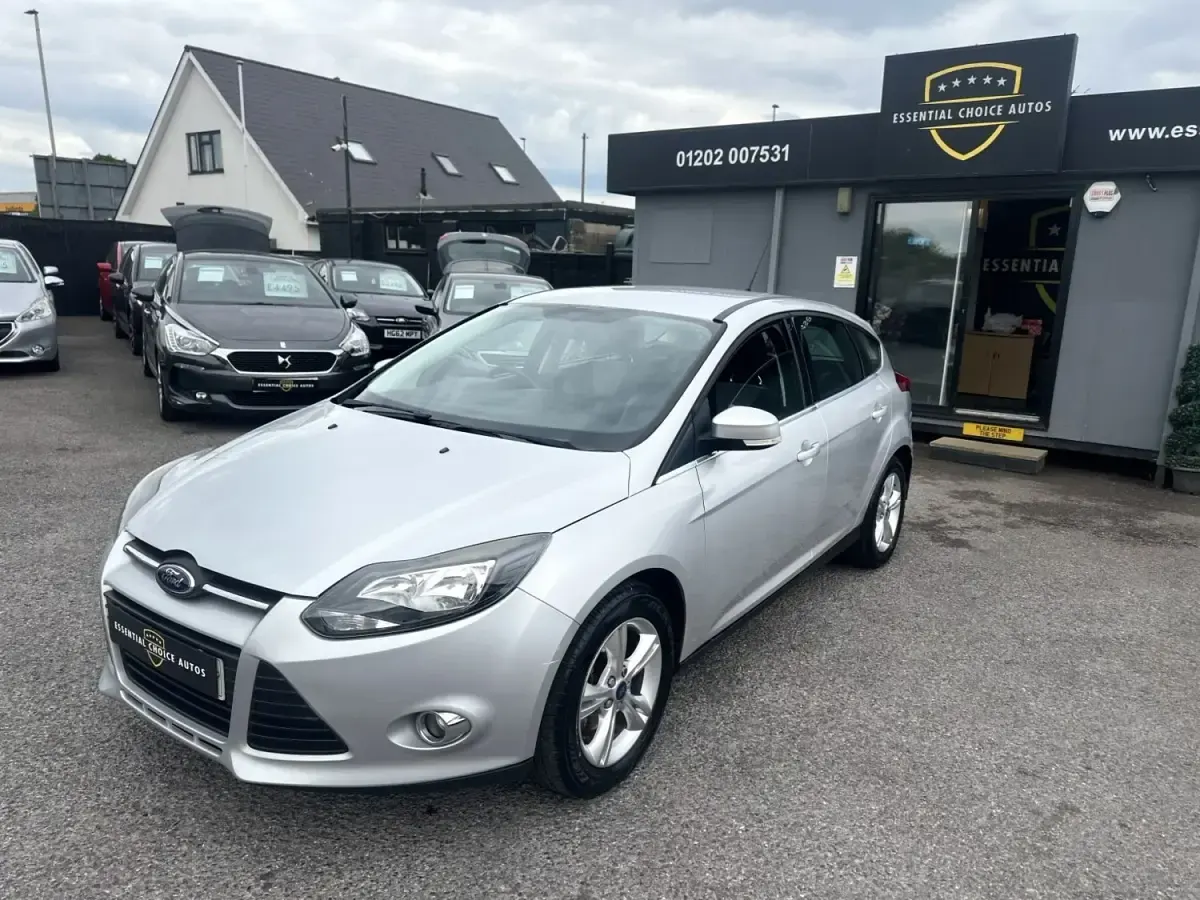 Używany Ford Focus Zetec 2012 Srebrny Hatchback