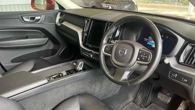 Used Volvo XC60 Momentum 247 HP (181 kW) 2022 SUV