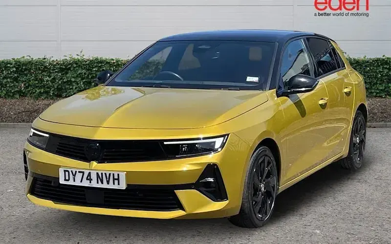 Used Vauxhall Astra 179 HP (131 kW) 2024 Yellow Hatchback