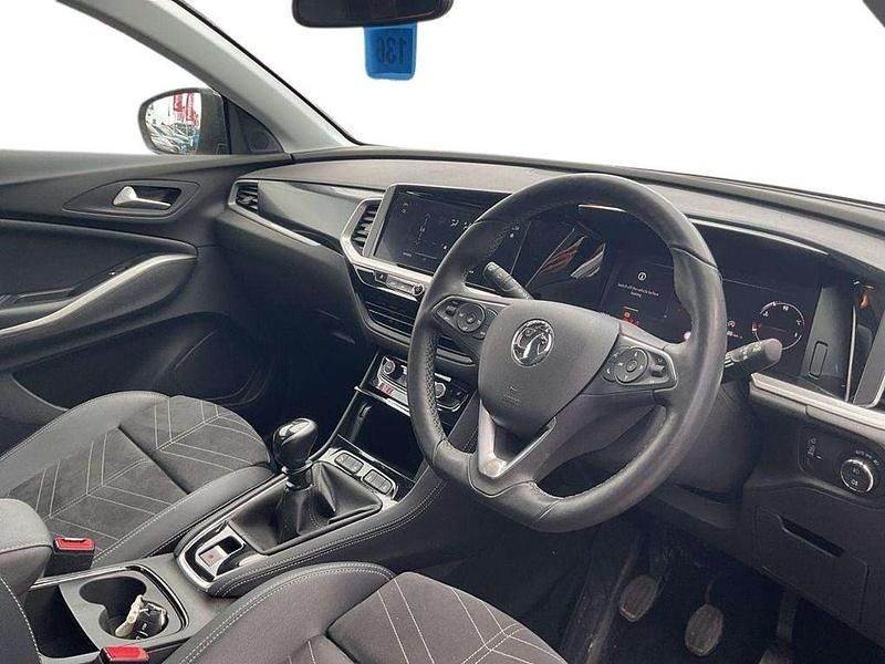 Usado Vauxhall Grandland X Ultimate 128 HP (94 kW) 2024 Cinzento SUV