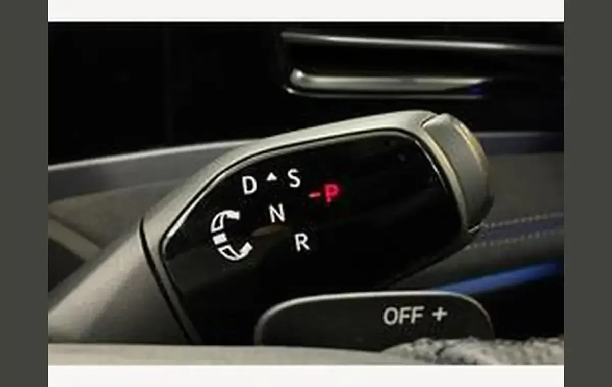 Usado VW Passat R-line 147 HP (108 kW) 2025 Cinzento Carrinha