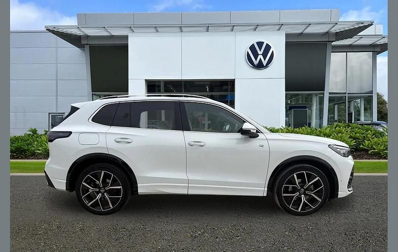 Used VW Tiguan R-line 147 HP (108 kW) 2024 White SUV