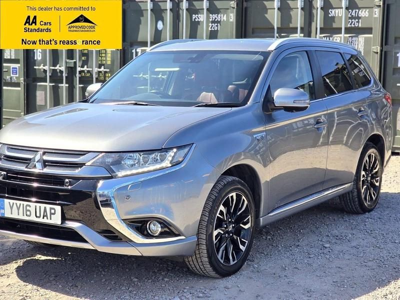 Used Mitsubishi Outlander P-HEV 200 HP (147 kW) 2016 Grey Estate