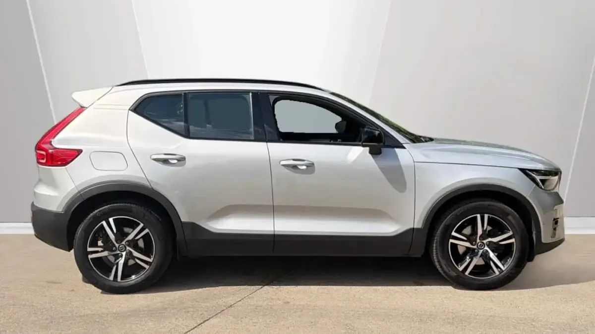 Used Volvo XC40 Plus 163 HP (119 kW) 2023 Silver SUV