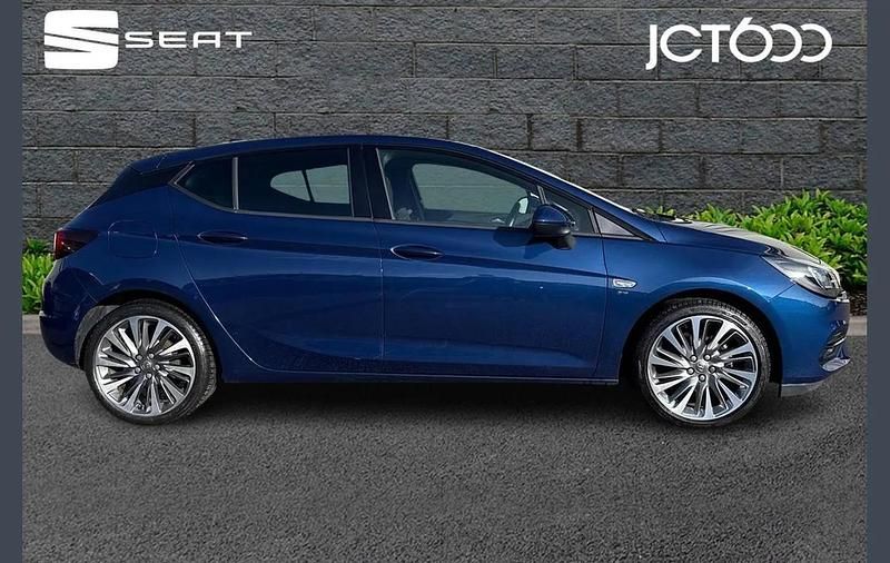 Second-hand Vauxhall Astra SRi 143 CP (105 kW) 2020 Albastru Hatchback