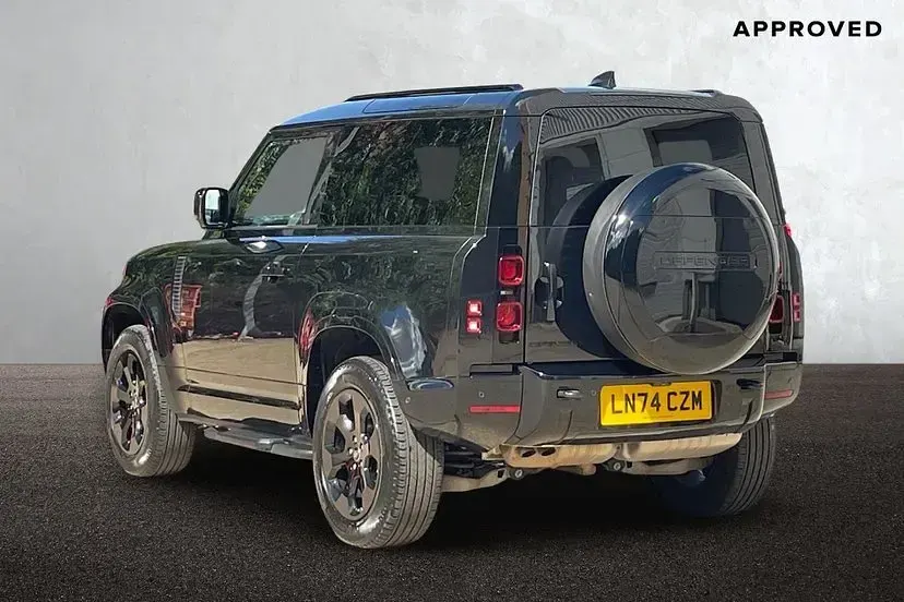 Used Land Rover Defender SE Dynamic 246 HP (180 kW) 2024 Santorini black SUV