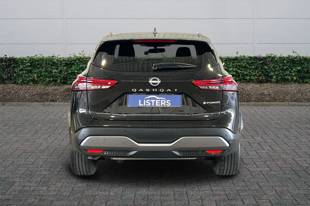 Used Nissan Qashqai 190 HP (139 kW) 2023 Two tone metallic  black/grey roof SUV