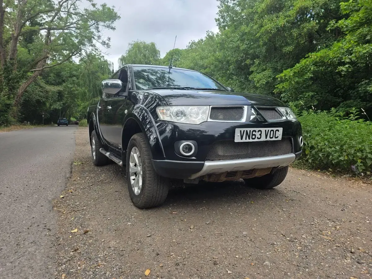 Used Mitsubishi L200 176 HP (129 kW) 2013 Black Pickup